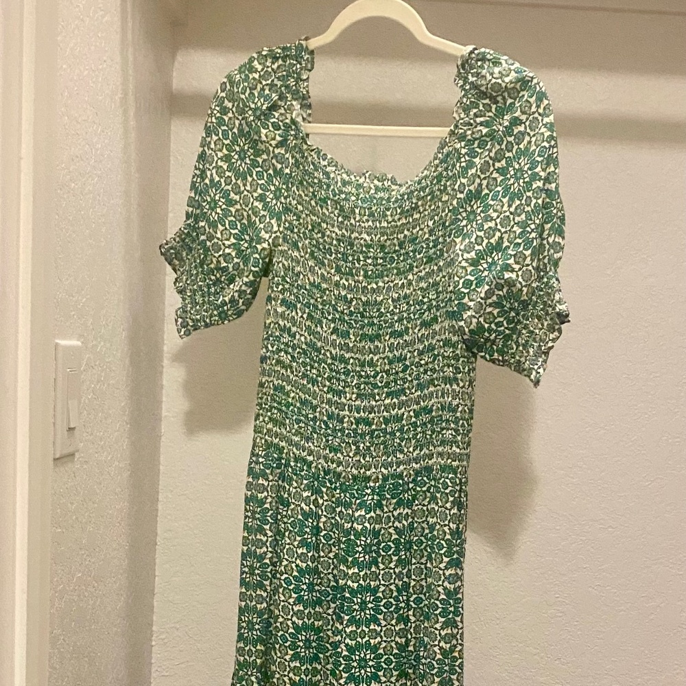 Max studio rushed dress with cap sleeves